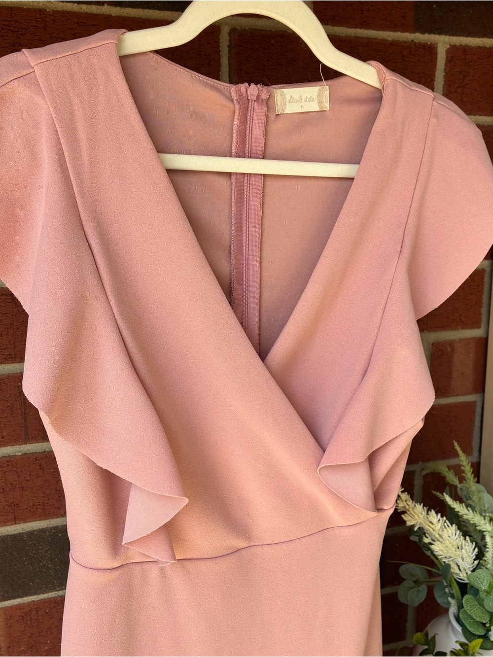 Altar’d State Short Sleeve Fit & Flare V Neck Dress Size Med Rose‎ Pink
Feminine - Picture 2 of 11